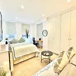 Beautiful Studio Apartment Baker Street